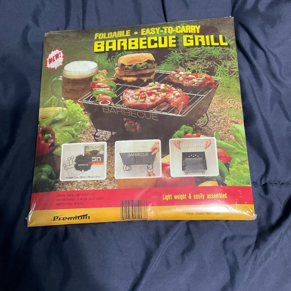 Foldable easy to carry barbecue grill